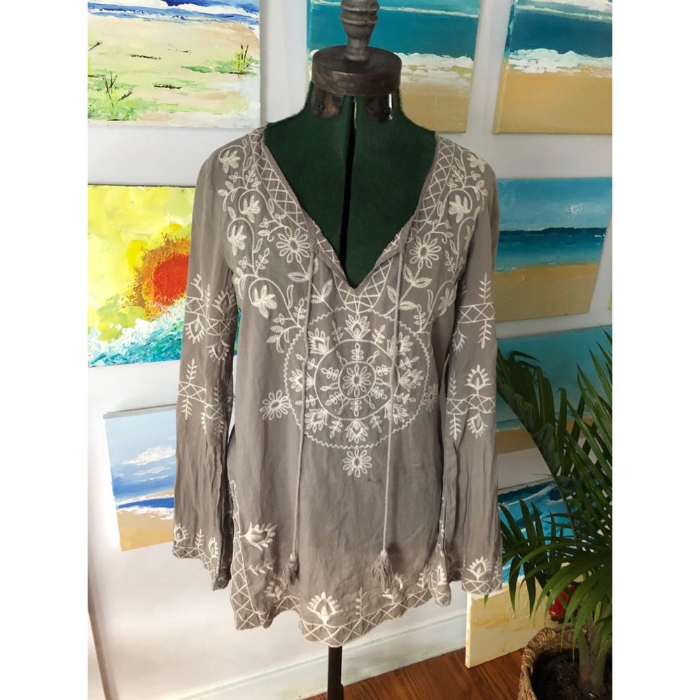 Long sleeve embroidered slit neck tunic